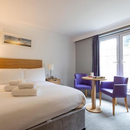 The Broadway Park Hotel 샌다운 외부 사진